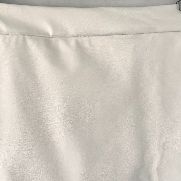 🇮🇹 Philharmonie by Grace White Faux Leather Skirt (NWT, Made in Italy) - Picture 3 of 9